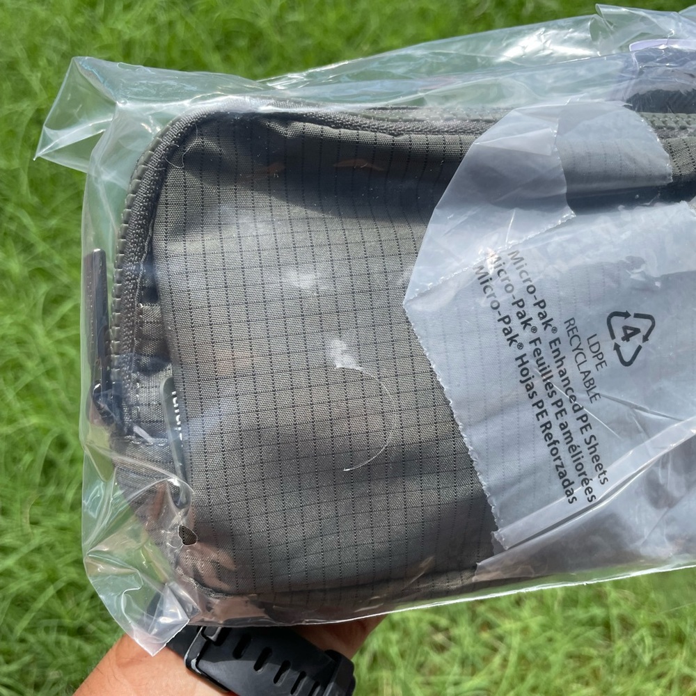 NWT Lululemon Everywhere Belt Bag - Picture 3 of 6